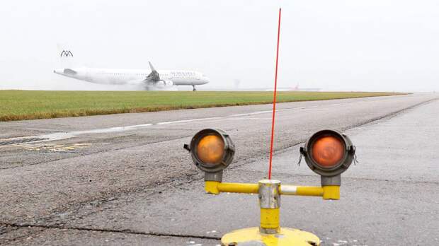 Shot: Лобовое стекло треснуло в кабине пилотов во время рейса на Пхукет