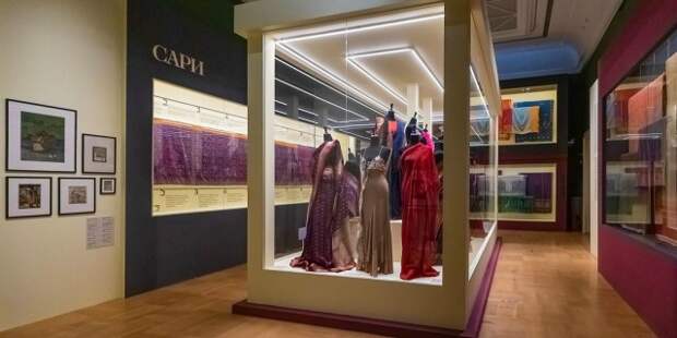 Более 300 образцов тканей и костюмов можно увидеть на выставке в «Царицыне»