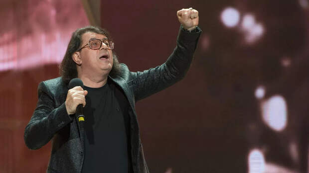 Корнелюк ответил на критику советских композиторов от Макаревича*