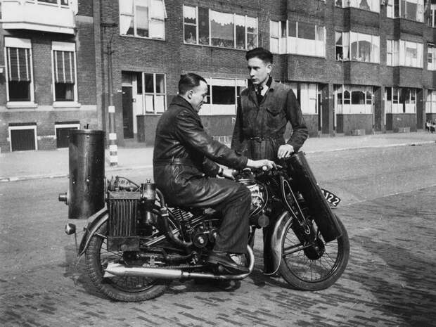 Когда машины ездили на дровах: 18 фото удивительных дровомобилей