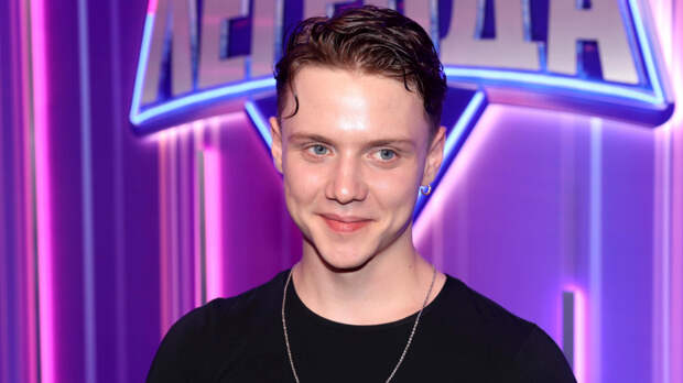 «Почему ты здесь?» — Ваня Дмитриенко провел вечер со стриптизершей