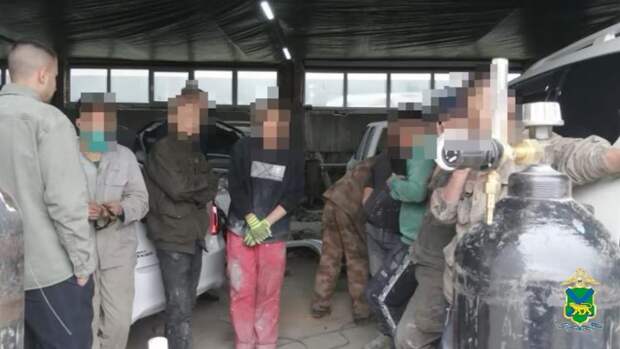 В Приморье задержана группа мигрантов, нелегально работающих в автосервисе