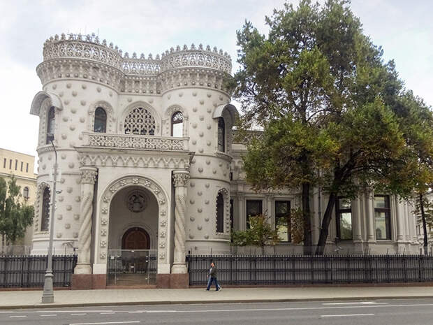 Воздвиженка и Романов переулок