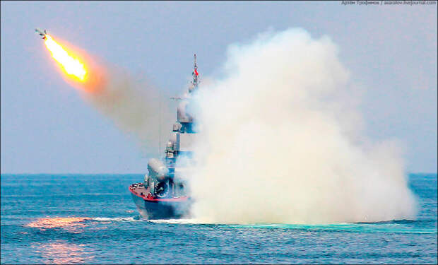 Корабли Китая и России идут к Ирану