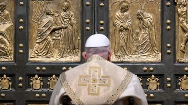 Буря возмущения у католиков может утихнуть к ноябрю: экперт о конфликте Трампа с Ватиканом