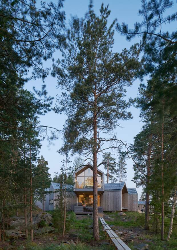 Лесной семейный дом на берегу озера в Швеции