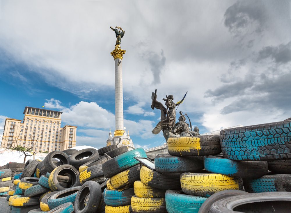 Посольства эвакуируют с Украины сотрудников и семьи дипломатов Посольства эвакуируют с Украины сотрудников и семьи дипломатов