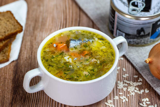 Суп из консервированной сайры с овощами и рисом