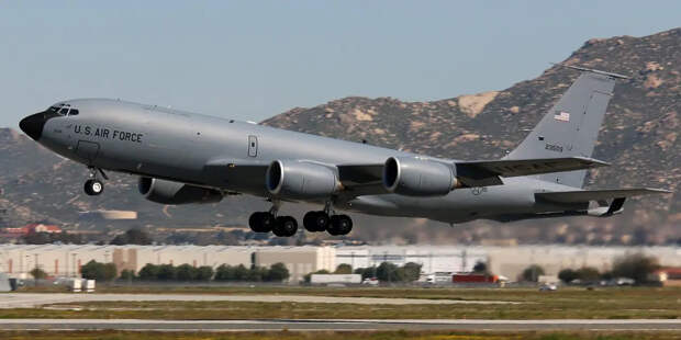 Перелёт заправщиков KC-135 на Гавайи напомнил начало операции «Midnight Hammer»
