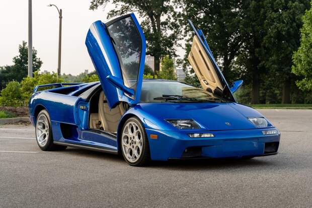 Lamborghini Diablo VT 2001 года выпуска в цвете Monterey Blue