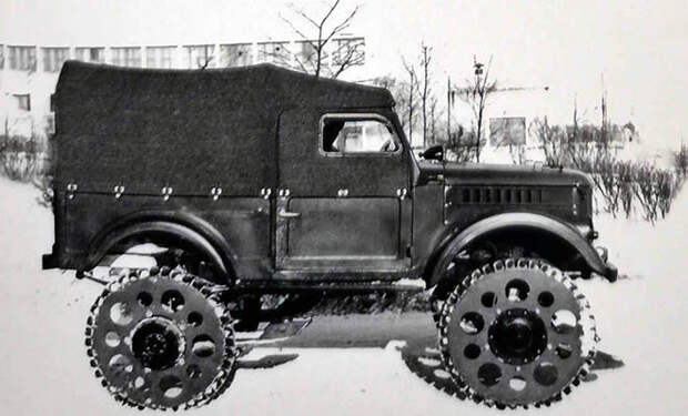 Экспериментальные вездеходы из СССР: как ГАЗ-69 пытались поставить на фрезерные колеса и гусеницы