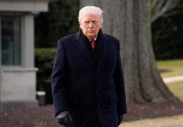 Трампы сквозь века: американцы считают президента США и его сына Бэррона пришельцами из прошлого