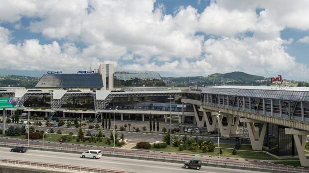 Аэропорт Сочи временно не обслуживает рейсы