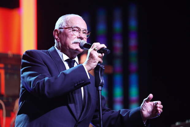 Михалков связал фильм про Путина с американской методичкой по саботажу 1944 года