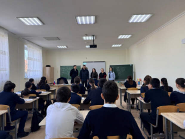 Полицейские Северной Осетии и курсанты Краснодарского университета МВД России рассказали сельским школьникам о профессии стража правопорядка