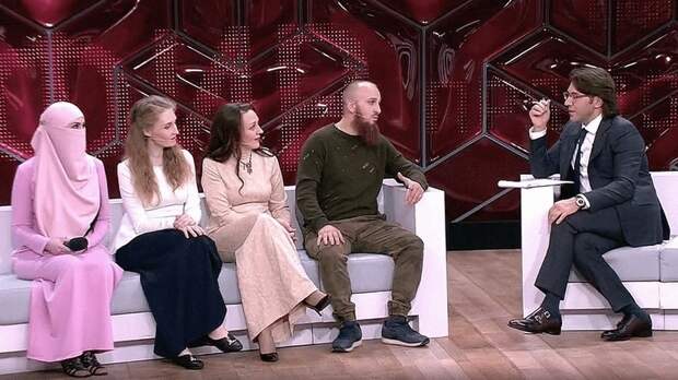 Скандально известный многоженец Иван Сухов. Фото: скрин видео ток-шоу "Прямой эфир".