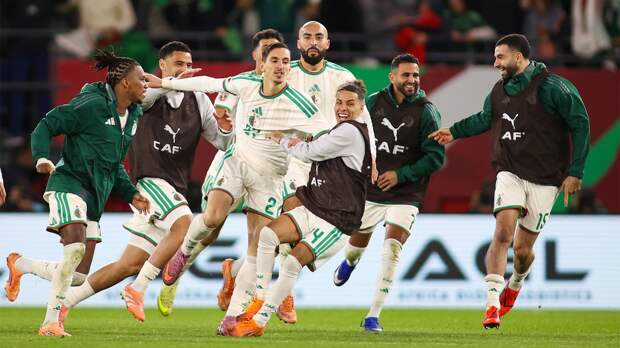 Алжир в концовке овертайма вырвал победу над ДР Конго и вышел в четвертьфинал КАН