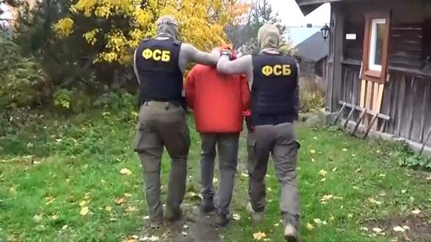 ФСБ показала кадры задержания диверсанта за передачу сведений Киеву