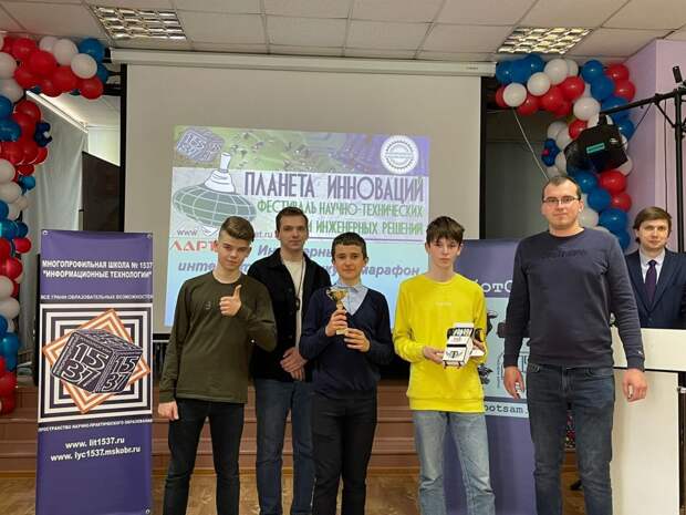 Семиклассники из школы имени Артема Боровика создали уникальное роботакси