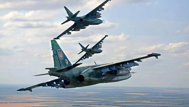 МО: штурмовики Су-25 успешно поразили цели ВСУ неуправляемыми ракетами