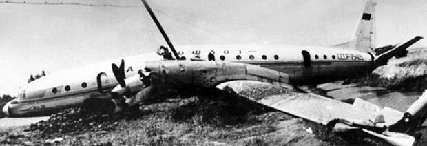 Ил-18 после аварии в Ташкенте