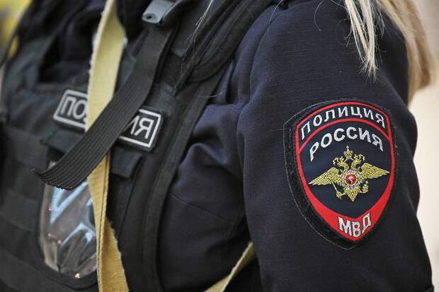 Отчим порезавшего сверстника ножом российского школьника заявил о загадочных инструкциях