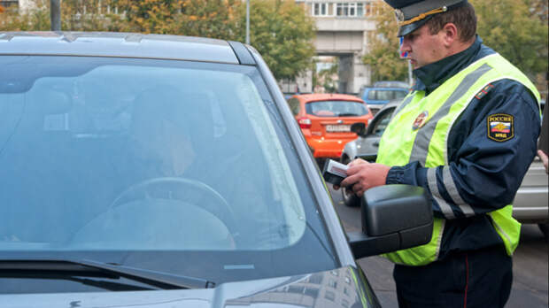 Мошенничество на дороге: как инспекторы могут заставить водителей расстаться с правами