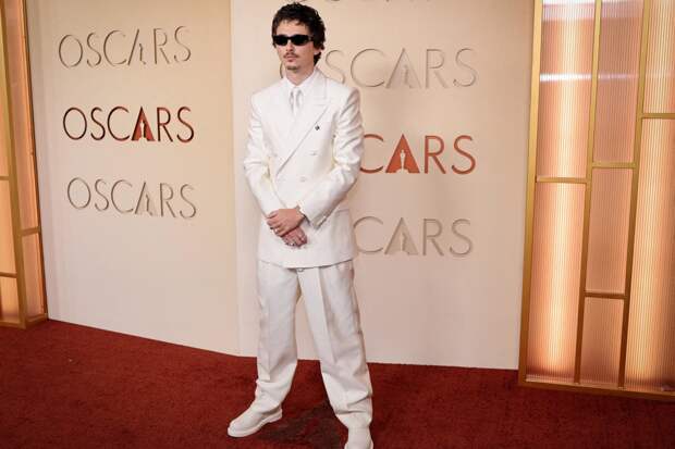 Наряд угодившего в скандал Тимоти Шаламе назвали самым худшим на «Оскаре»