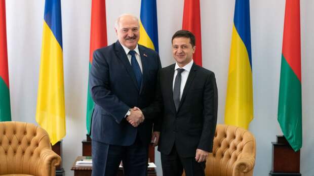 Зеленский заявил, что почти год не общался с Лукашенко