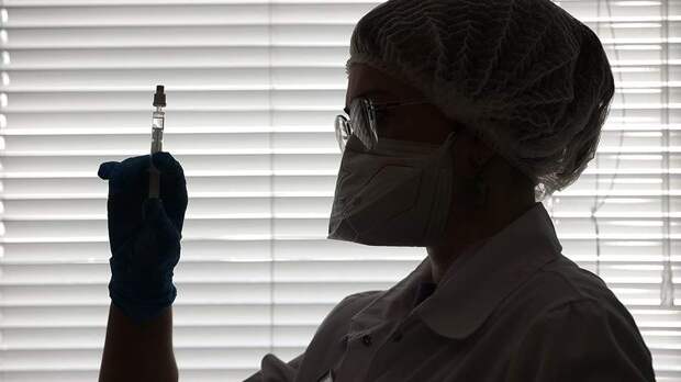 По капле лечит: спрей-вакцина Центра Гамалеи защитит от свиного гриппа
