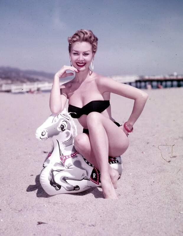 The 1950s Coolest Bikini Beauties (20).jpg