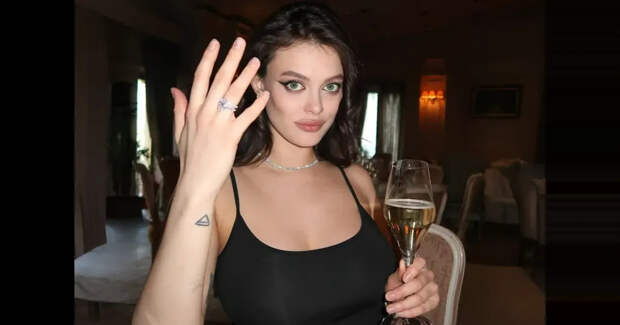 Модель Лиза Адаменко выходит замуж после скандального развода с топ-менеджером "Лукойла", который совратил её в 13 лет и топил в бассейне