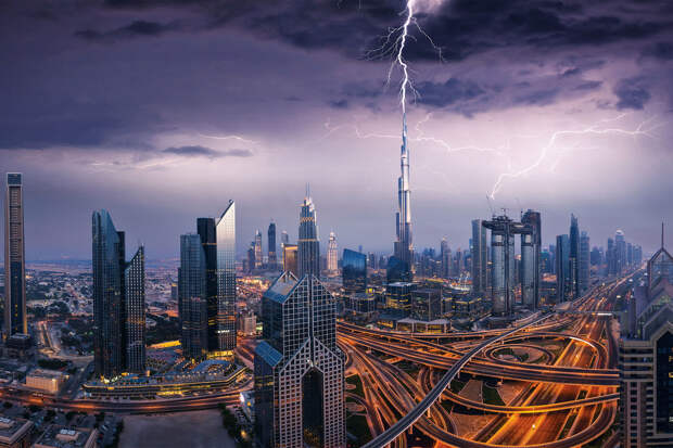 Международный аэропорт Дубая прекратил принимать рейсы до улучшения метеоусловий