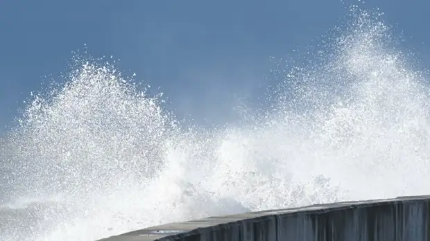 В Сочи зафиксирован шторм в семь баллов впервые с 2012 года