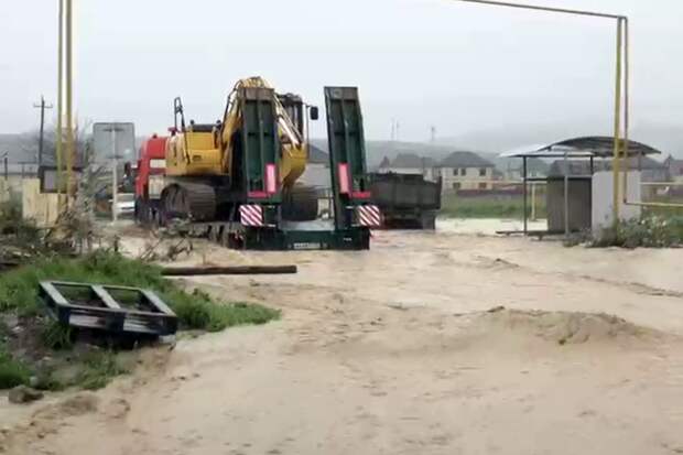 Более 350 человек эвакуировали в Дербентском районе Дагестана из-за ЧП на дамбе