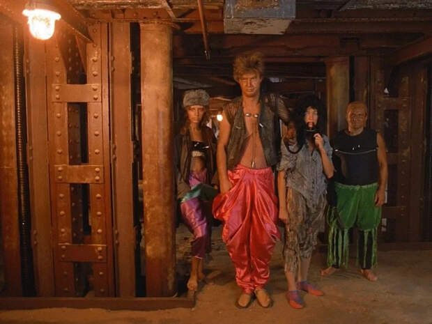 Снимите это немедленно! Русских медиков хотели переодеть из белых халатов в фиолетовые штаны. Жаль – не малиновые!