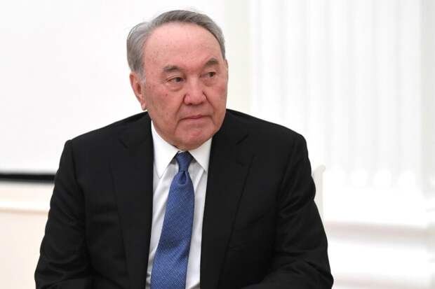 Назарбаева лишили статуса почётного сенатора