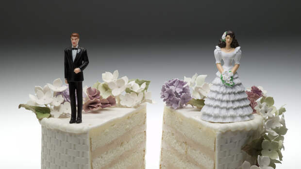 Юрист: после развода кредиты не исчезают автоматически