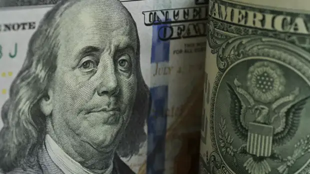 Российские банки ввезли в страну рекордный за шесть лет объём долларов