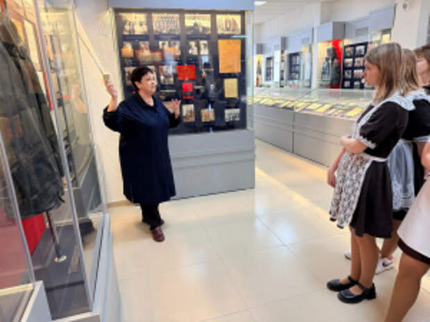 В Севастополе сотрудники полицейского наркоконтроля организовали экскурсию для школьников в Народный музей полиции (милиции) имени М.С. Казакевича