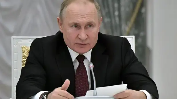 Путин предложил декриминализировать статью о возврате валютной выручки