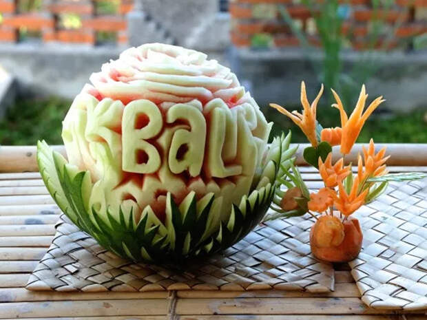 https://www.wandernesia.com/wp-content/uploads/2018/09/fruitcarving1.jpg