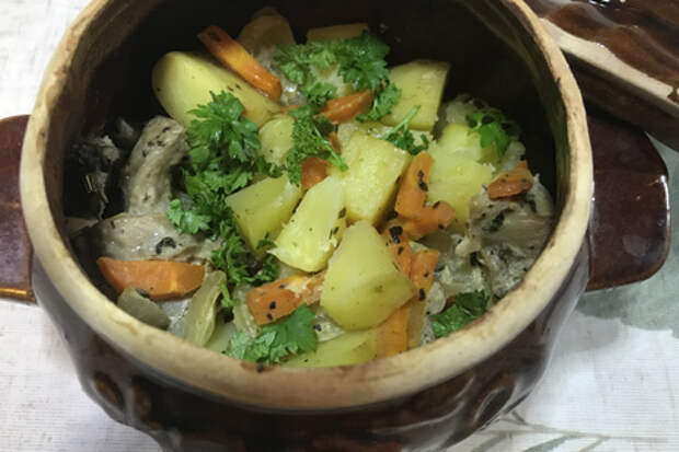 Картошка с мясом в горшочках