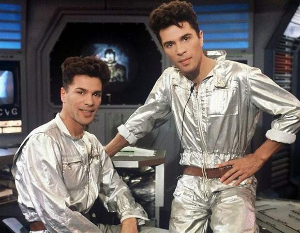 В 80-е годы симпатичные близнецы благодаря своей внешности смогли пробиться на телевидение, где у них было собственное телешоу о научной фантастике. Фото: EAST NEWS
