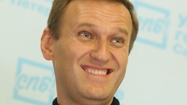 "Он моргнул, он съел пюре": Меркури съязвил о Навальном одним фото