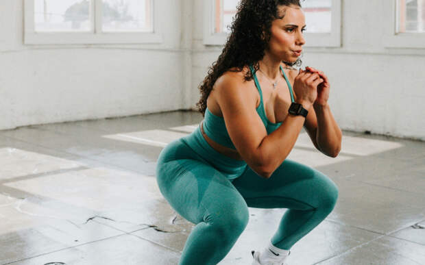 Приседания каждый день по 100 раз. Смотрим, что будет с телом через месяц