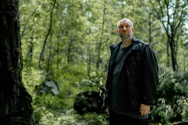 Алексей Серебряков, Денис Косиков и Ксения Трейстер сыграли в адаптации «Вегетации» Алексея Иванова Алексей Серебряков, Денис Косиков и Ксения Трейстер сыграли в адаптации «Вегетации» Алексея Иванова