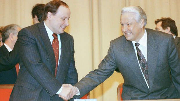 Ельцин-центр и Фонд Егора Гайдара хотят развеять мифы о «проклятых 90-х» и СССР