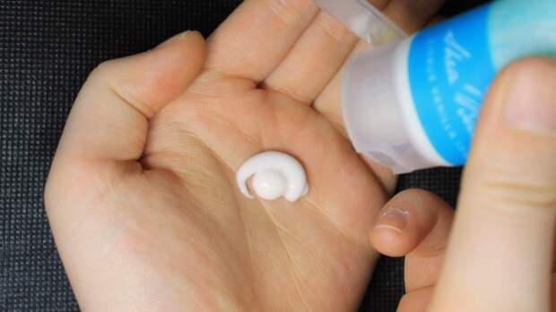 Как помочь коже рук в осенний период: советы косметолога