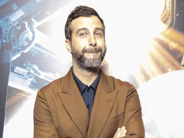 Иван Ургант высмеял оскандалившихся Дмитрия Диброва и Ларису Долину